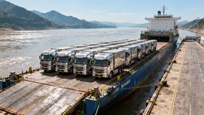 Yangtze River Navigational Draft Adjustment Affects Ro-Ro Heavy Truck Transport