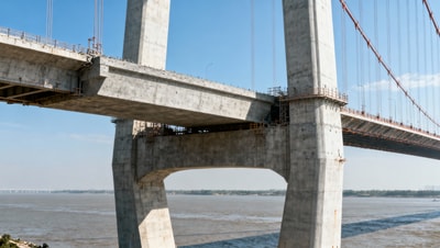 Hannan Yangtze River Bridge South Tower Mid-Beam Poured