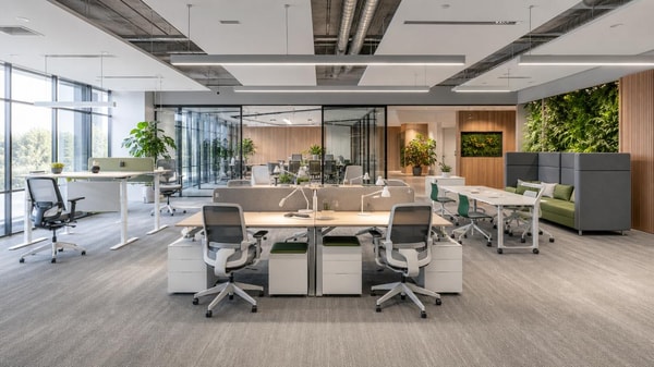 Modern office furniture trends that improve layout flexibility