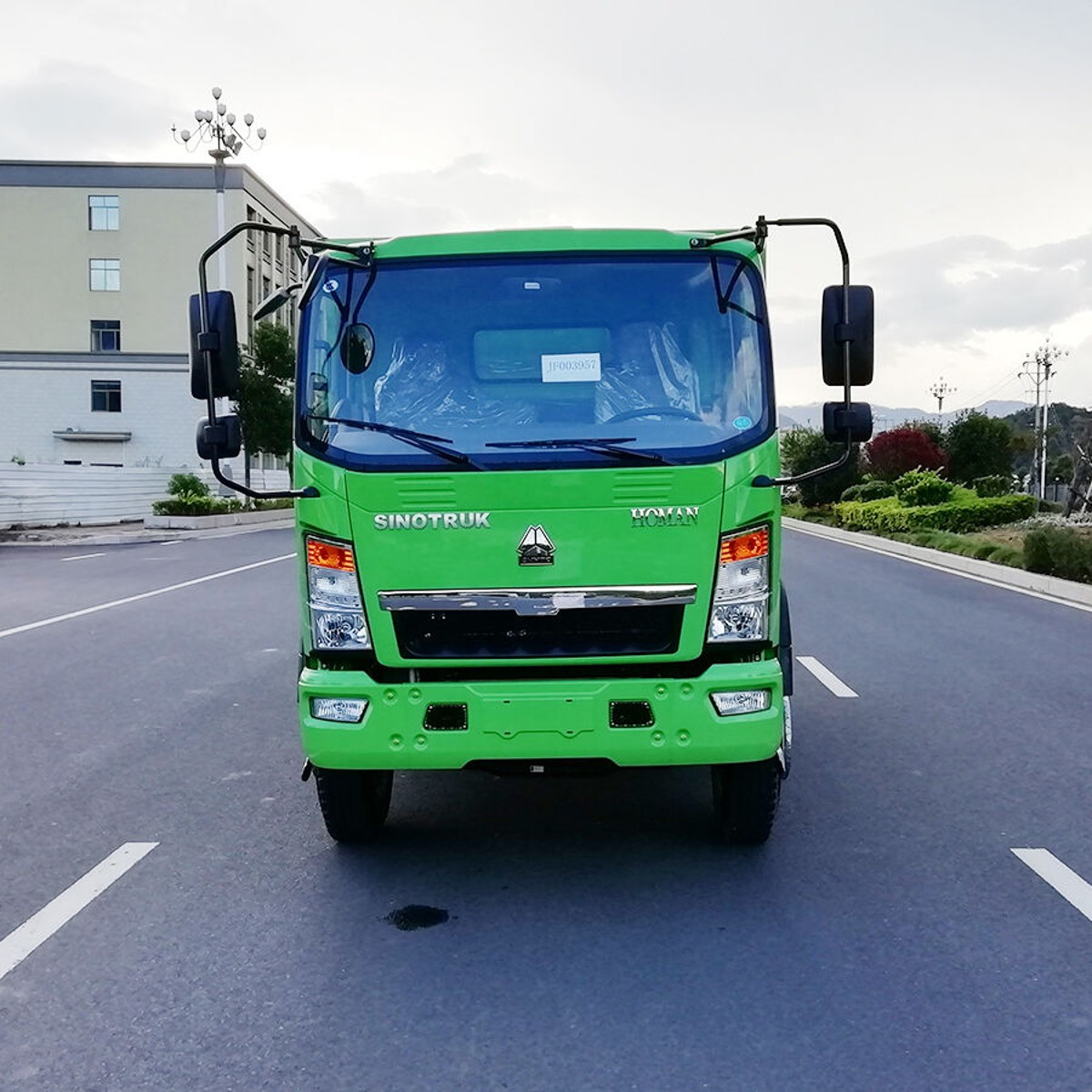 SINOTRUK HOWO 4x2 LIGHT DUMP TRUCK