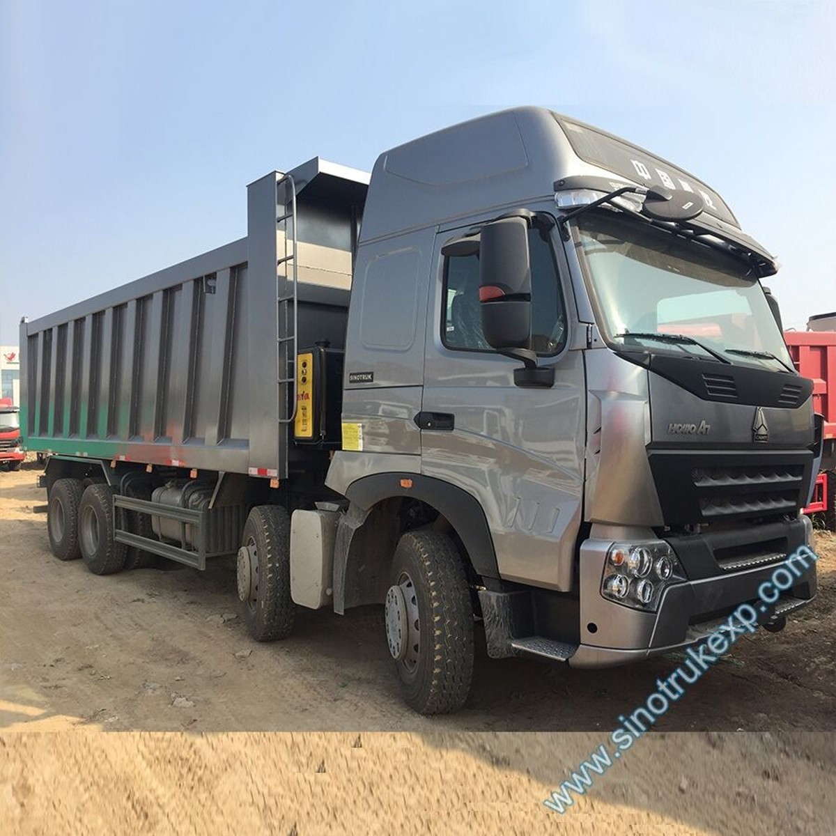 SINOTRUK T7H 8X4 DUMP TRUCK