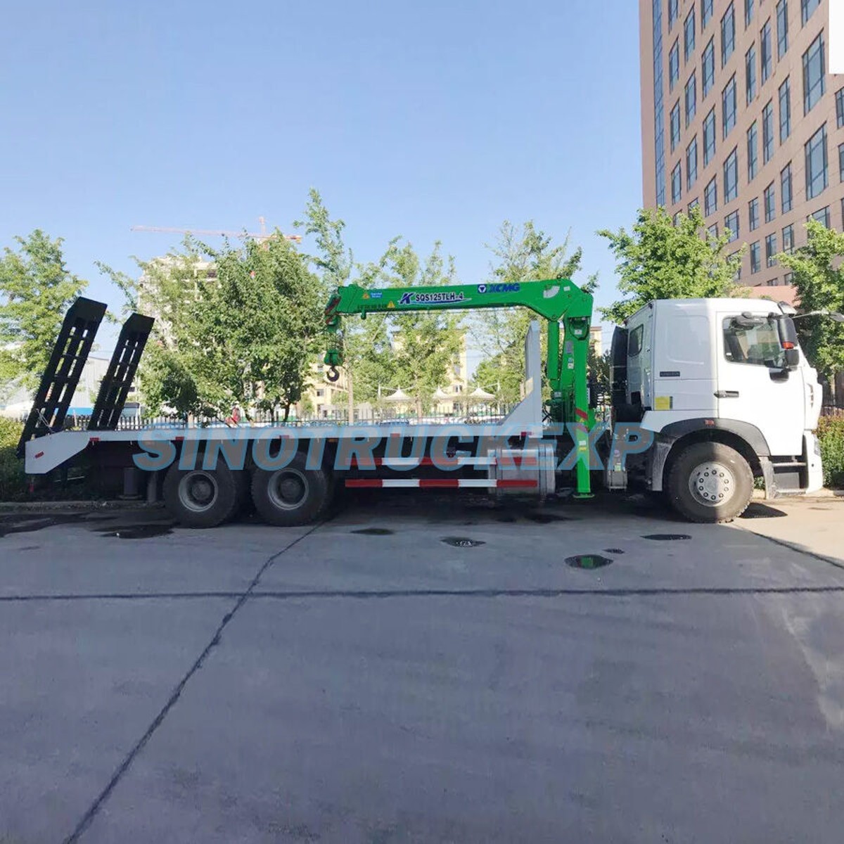 HOWO A7 6x4 10w 380hp Self-loading Truck