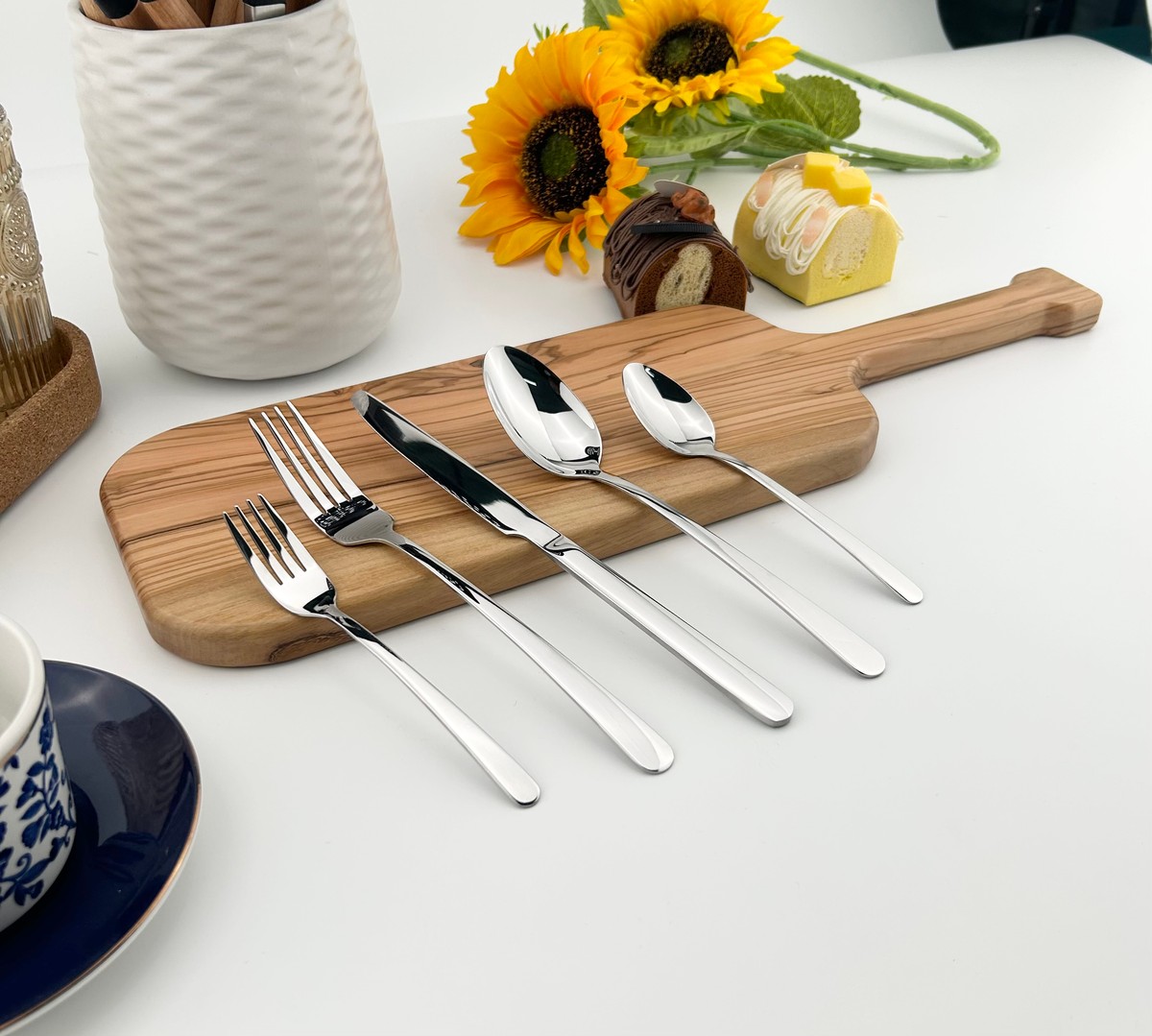 Premium Food Grade Stainless Steel Cutlery Set, Durable Metal Silverware Flatware, Mirror Finish & Dishwasher Safe, Use for Home, Restaurant