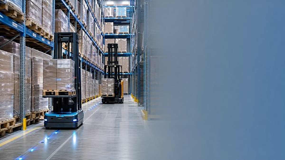 Automated Guided Vehicles vs Forklifts in Narrow Aisles