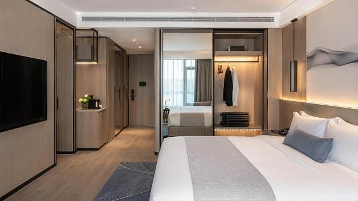 Hotel wardrobes that save space without looking budget