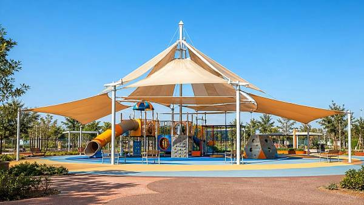Playground shade structures that improve comfort in hot seasons