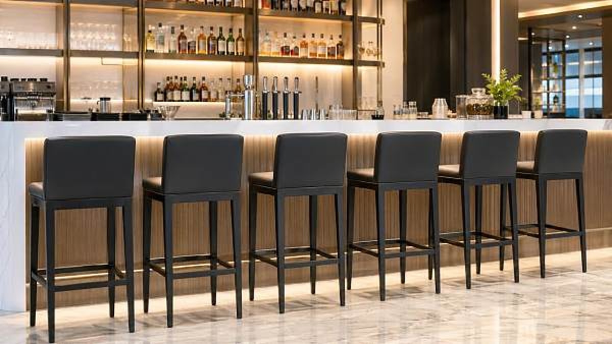 How to Choose Commercial Bar Stools for High-Traffic Venues