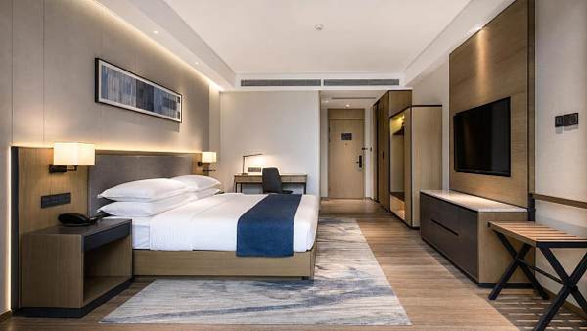 Hotel Room Furniture Sets That Balance Style and Replacement Cost