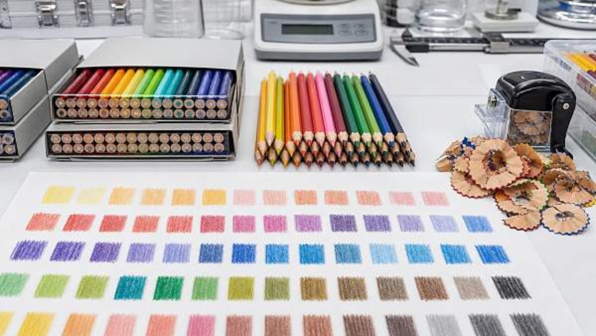 Colored pencils wholesale: which specs matter beyond color count