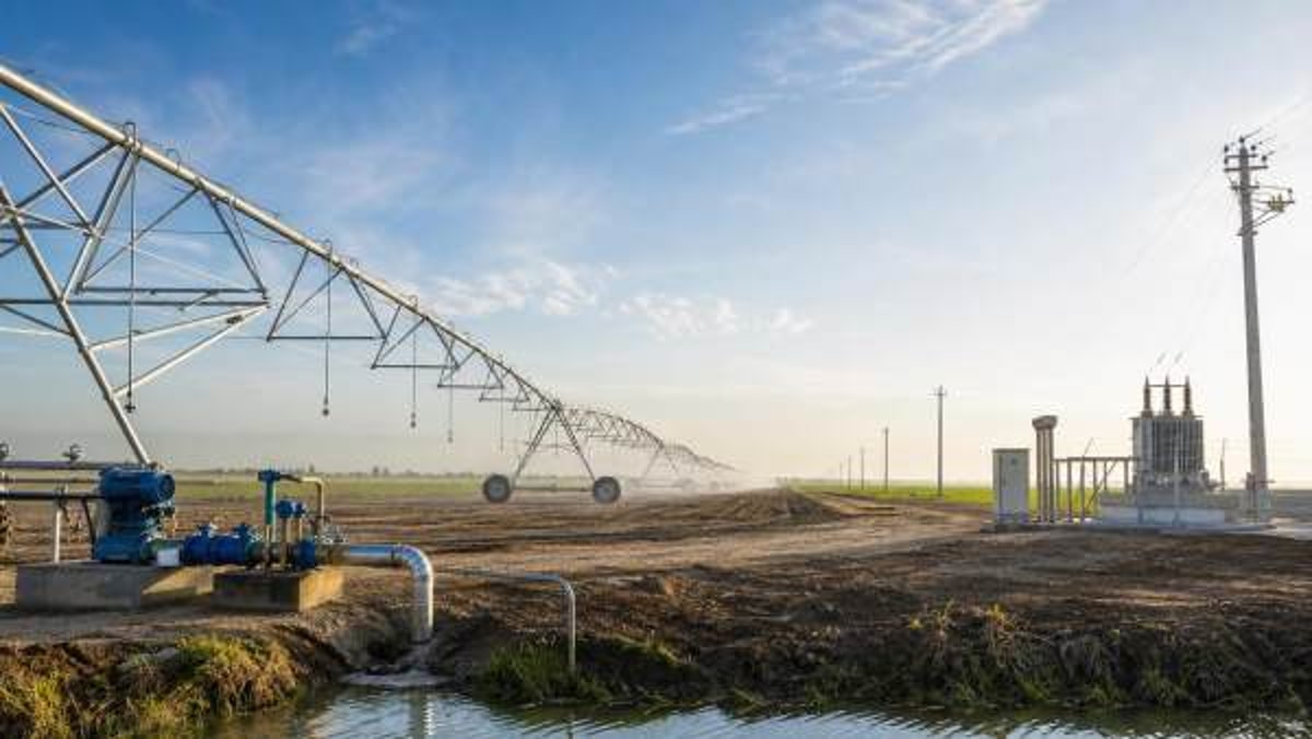 Center pivot irrigation systems: where installation costs usually climb