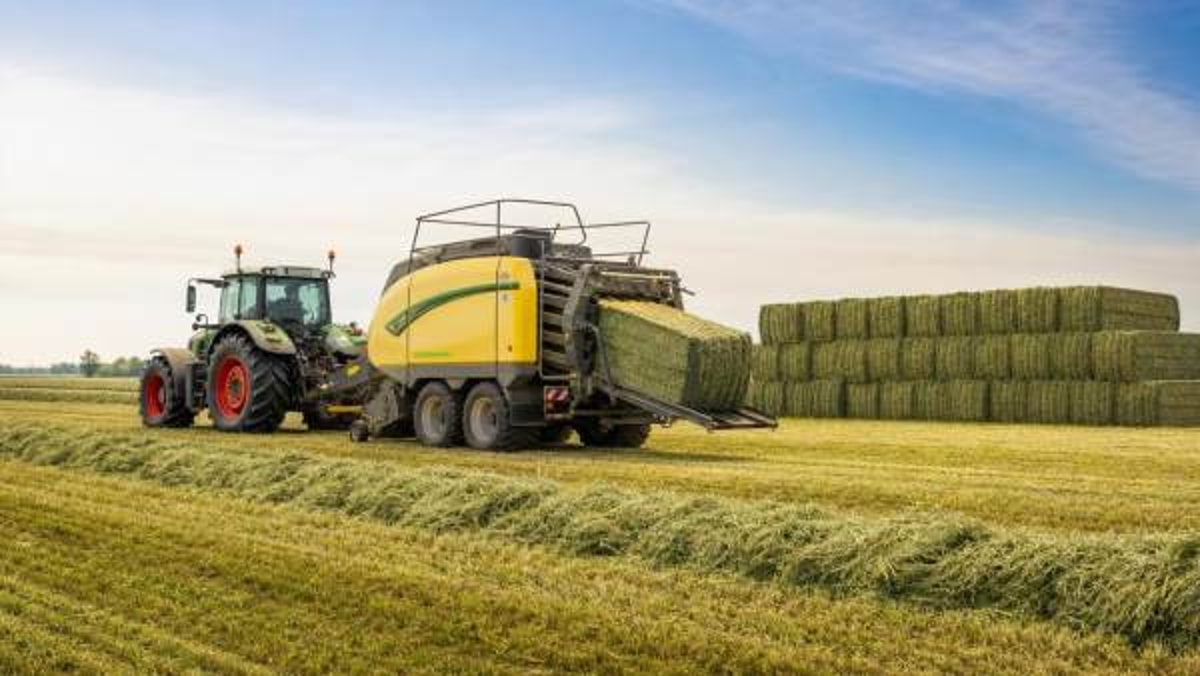 Square baler machine capacity looks good on paper, but is it enough?