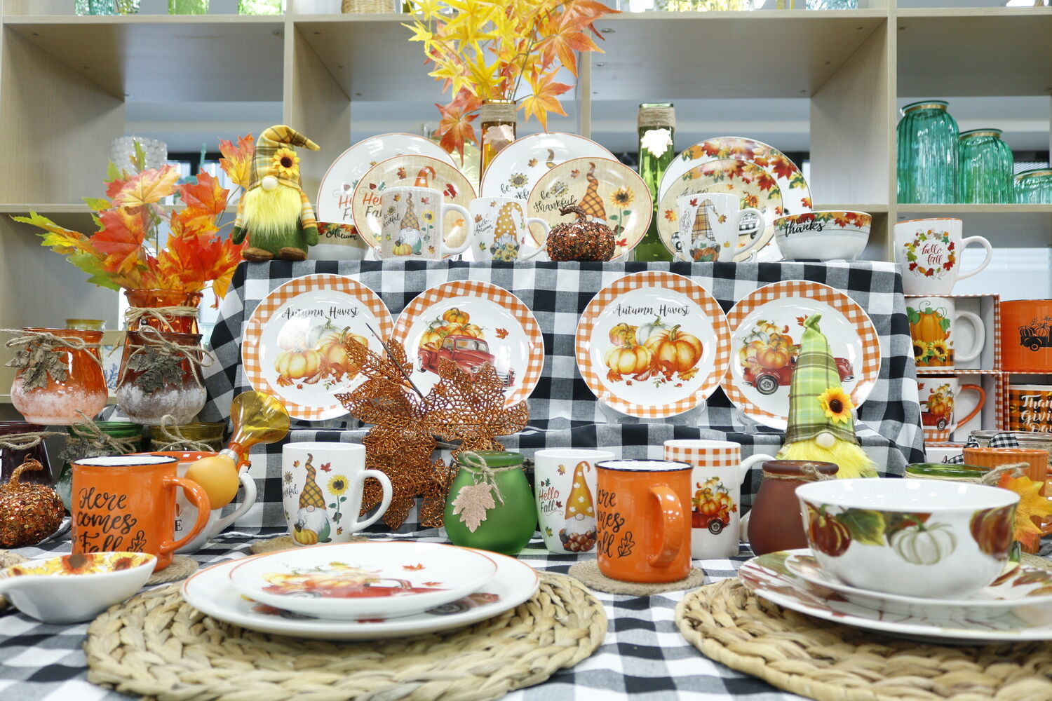 It is gathering fashion design, great artwork and international business together, and there was including a strong development department, two big product lines and a high making sales dept